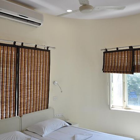 Hotel Kabli Yeni Delhi Dış mekan fotoğraf