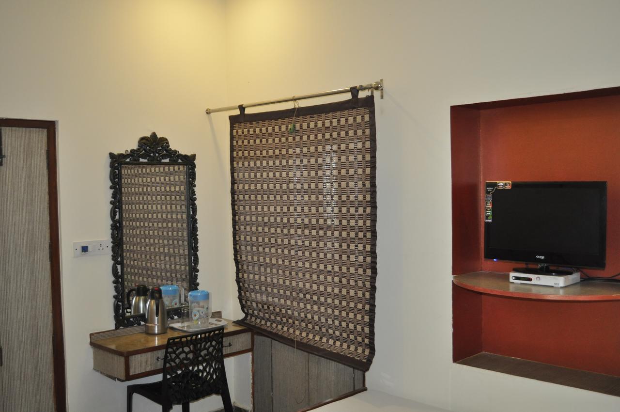Hotel Kabli Yeni Delhi Dış mekan fotoğraf