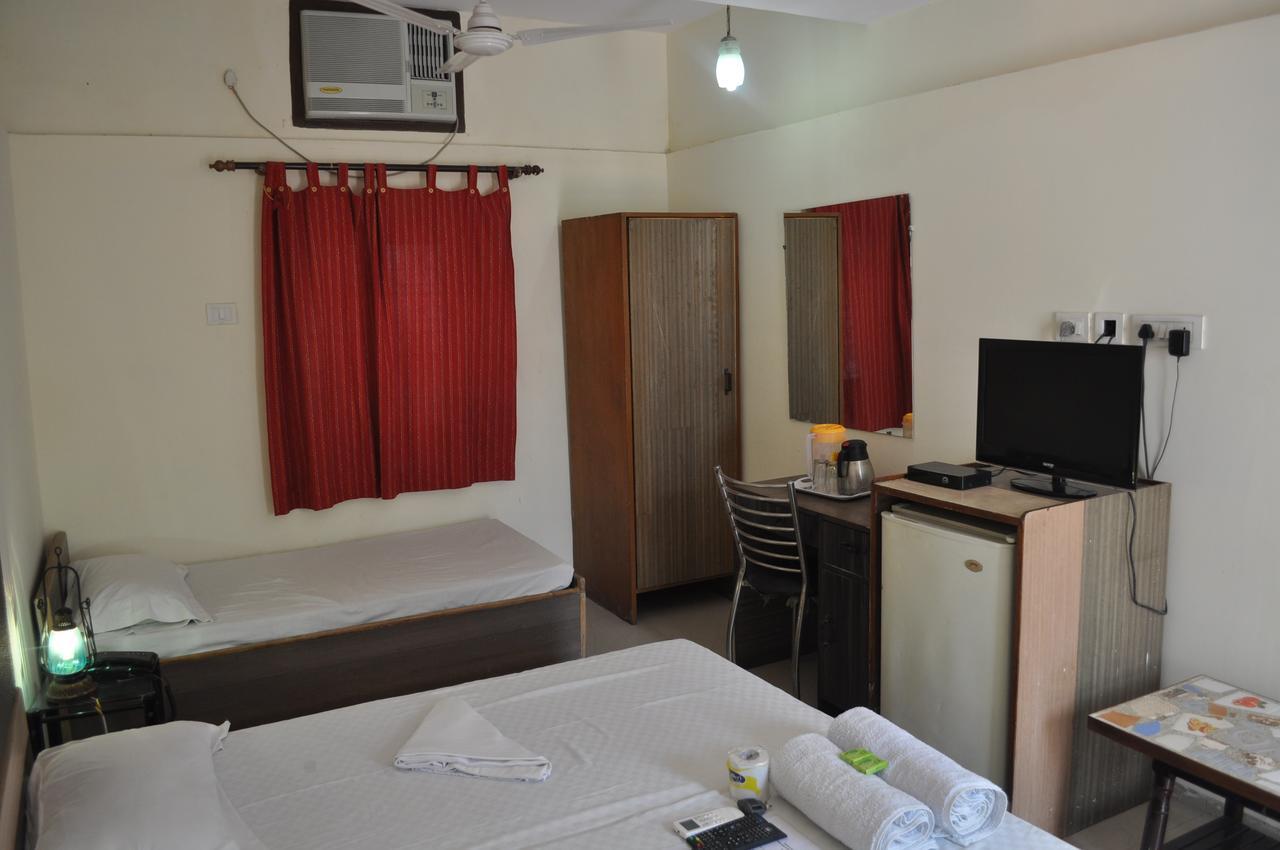 Hotel Kabli Yeni Delhi Dış mekan fotoğraf