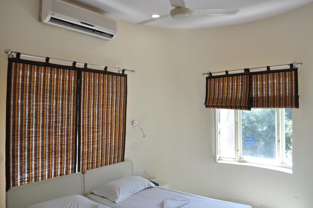 Hotel Kabli Yeni Delhi Dış mekan fotoğraf