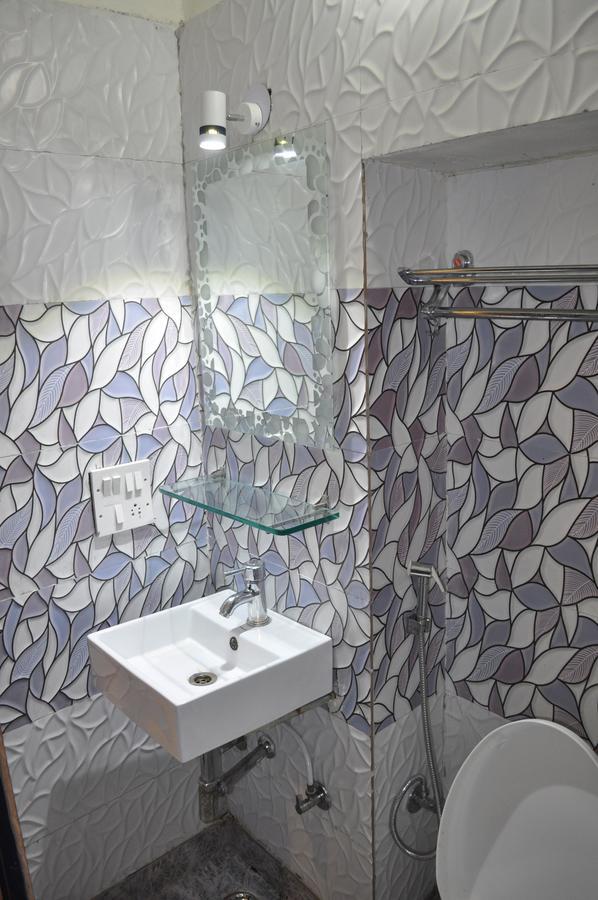 Hotel Kabli Yeni Delhi Dış mekan fotoğraf