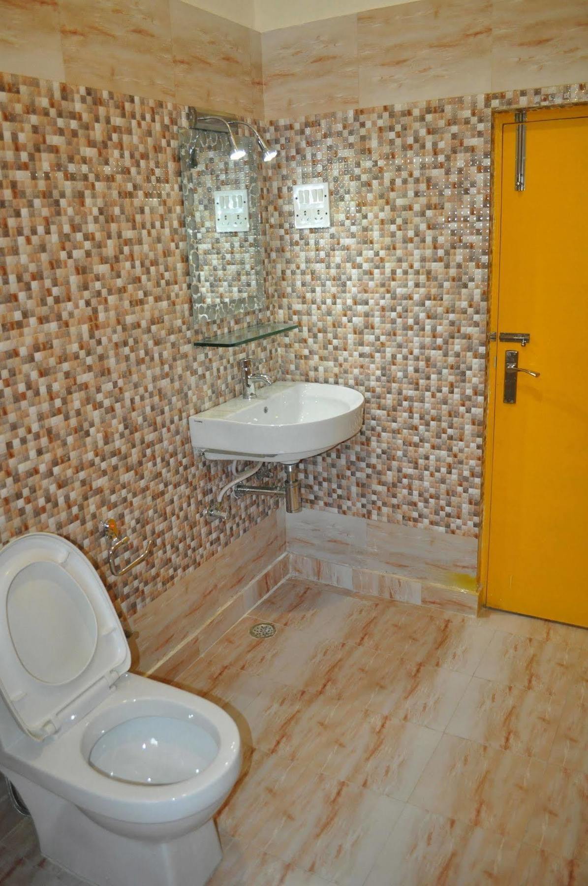 Hotel Kabli Yeni Delhi Dış mekan fotoğraf