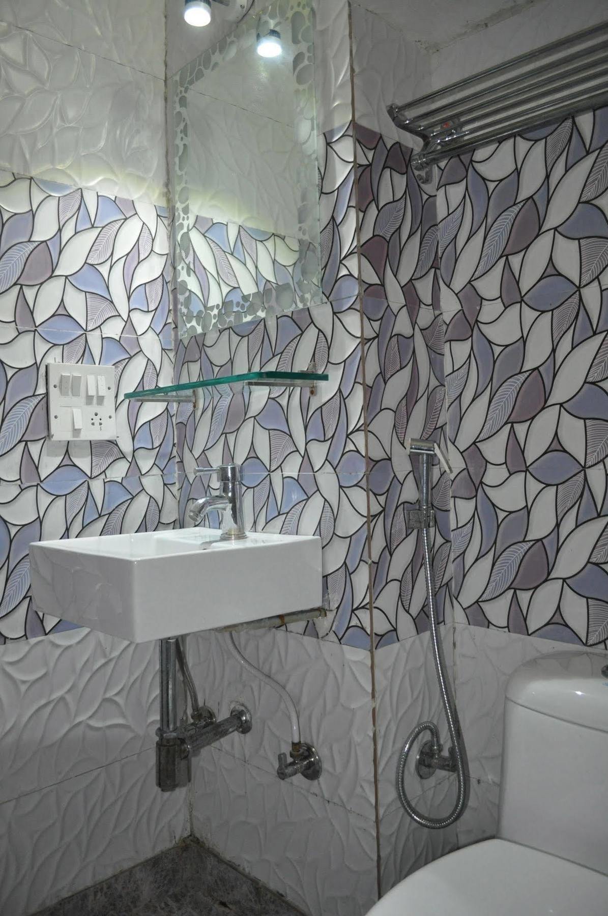 Hotel Kabli Yeni Delhi Dış mekan fotoğraf