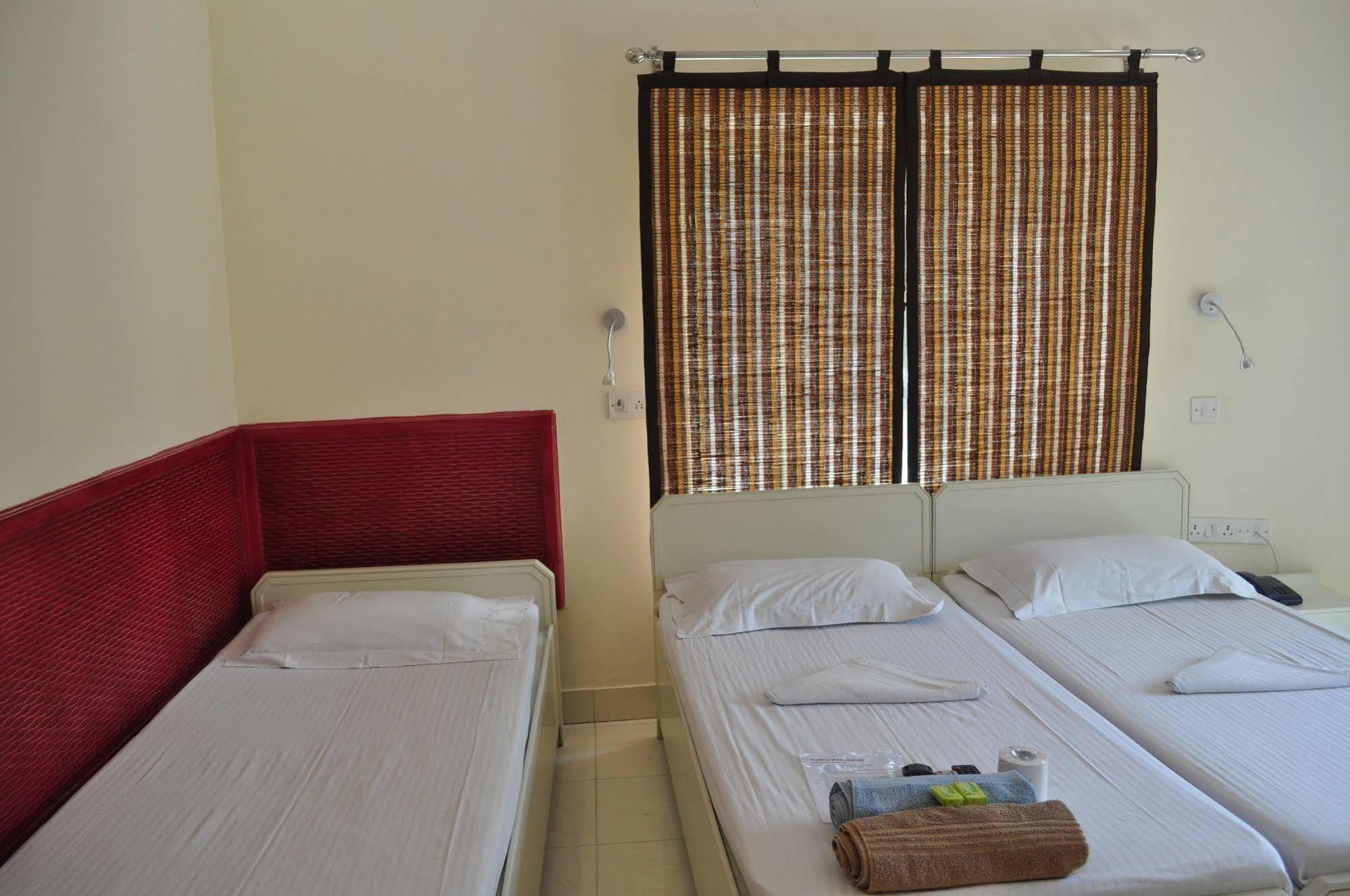 Hotel Kabli Yeni Delhi Dış mekan fotoğraf