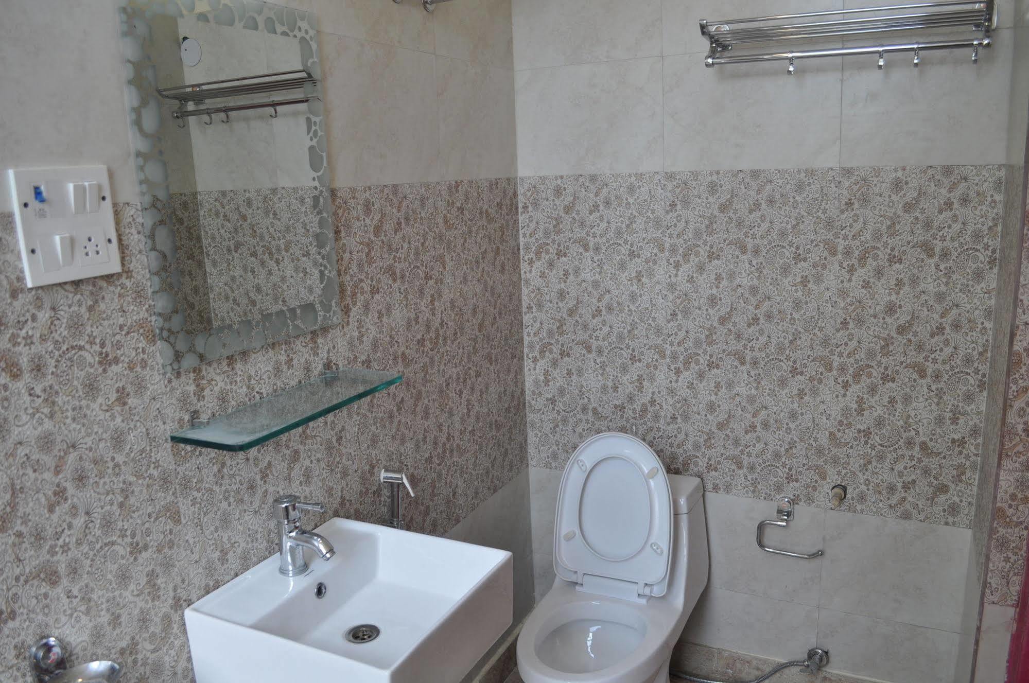 Hotel Kabli Yeni Delhi Dış mekan fotoğraf