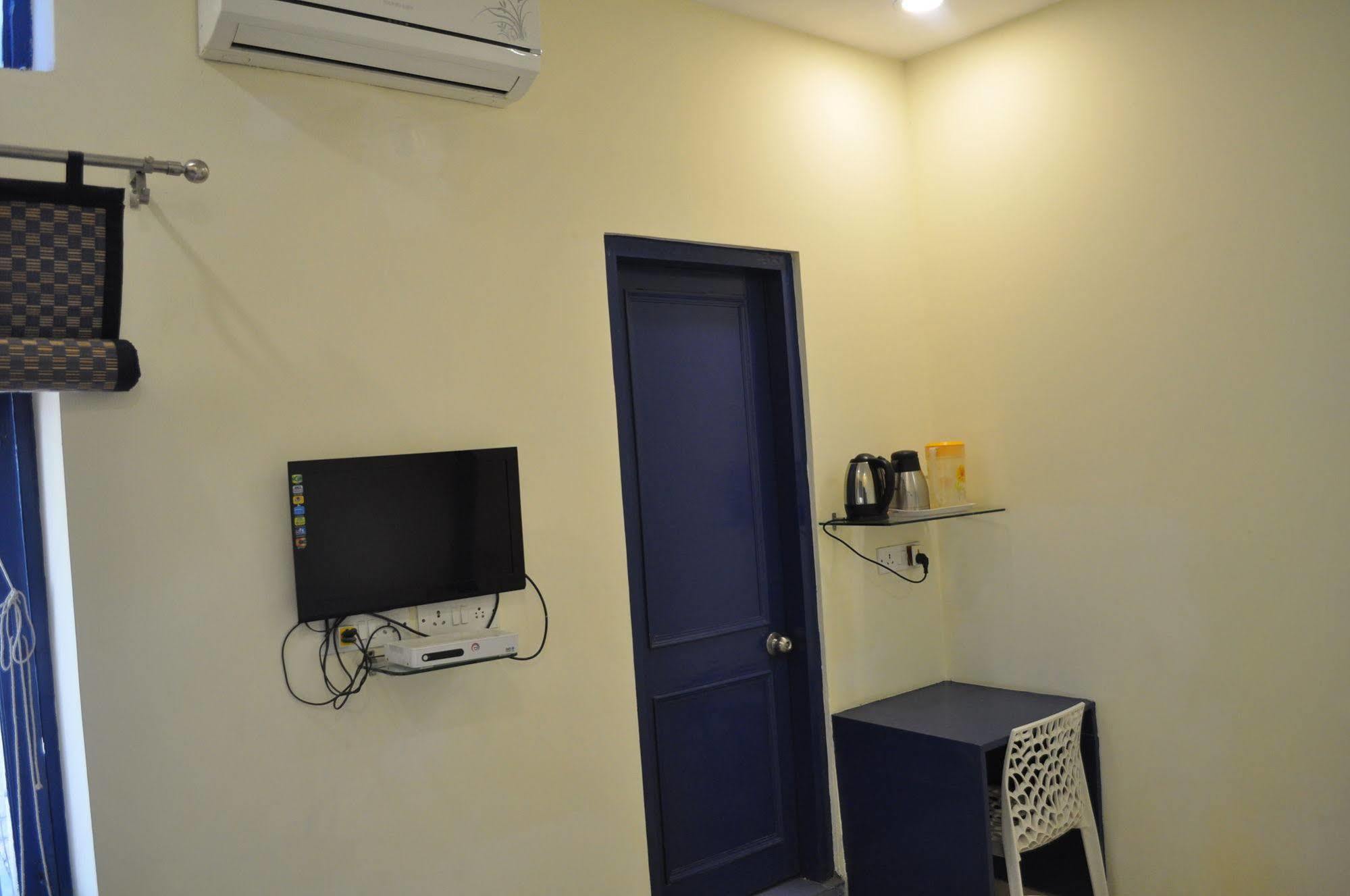 Hotel Kabli Yeni Delhi Dış mekan fotoğraf
