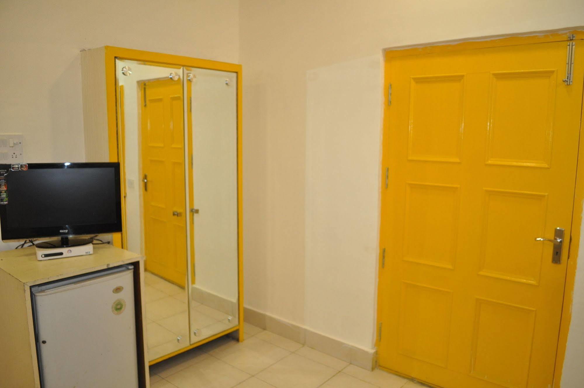 Hotel Kabli Yeni Delhi Dış mekan fotoğraf