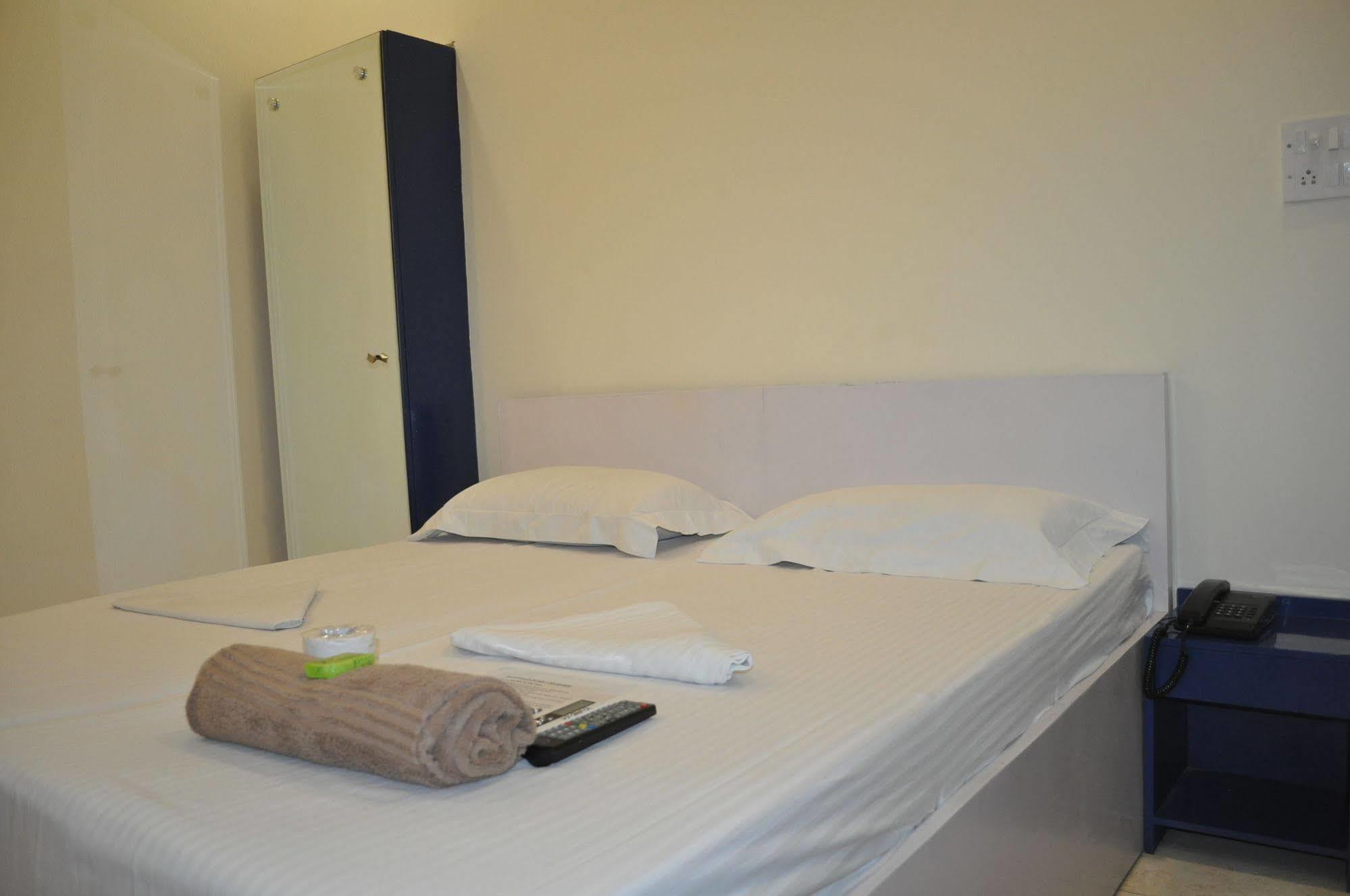 Hotel Kabli Yeni Delhi Dış mekan fotoğraf