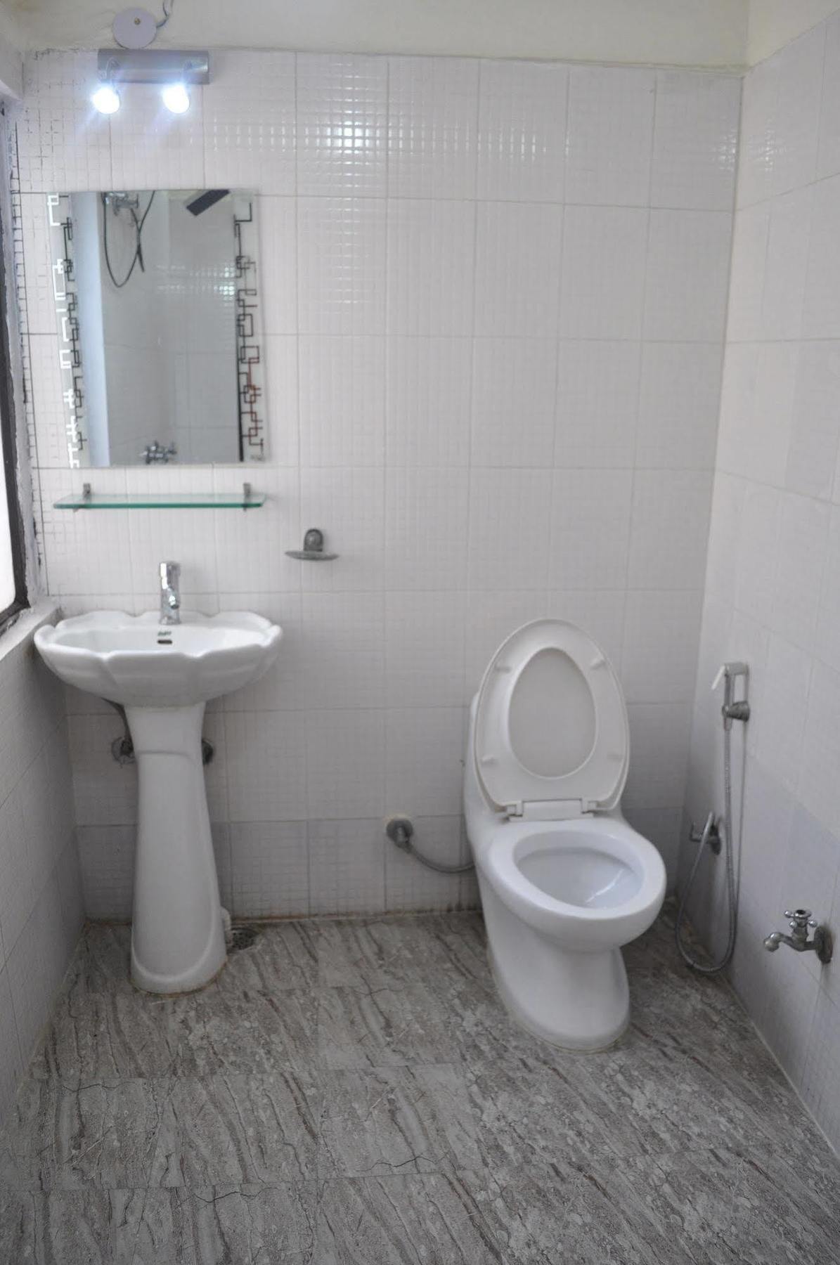 Hotel Kabli Yeni Delhi Dış mekan fotoğraf