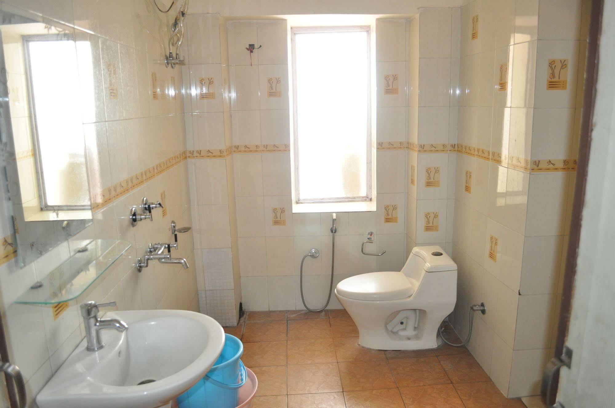 Hotel Kabli Yeni Delhi Dış mekan fotoğraf