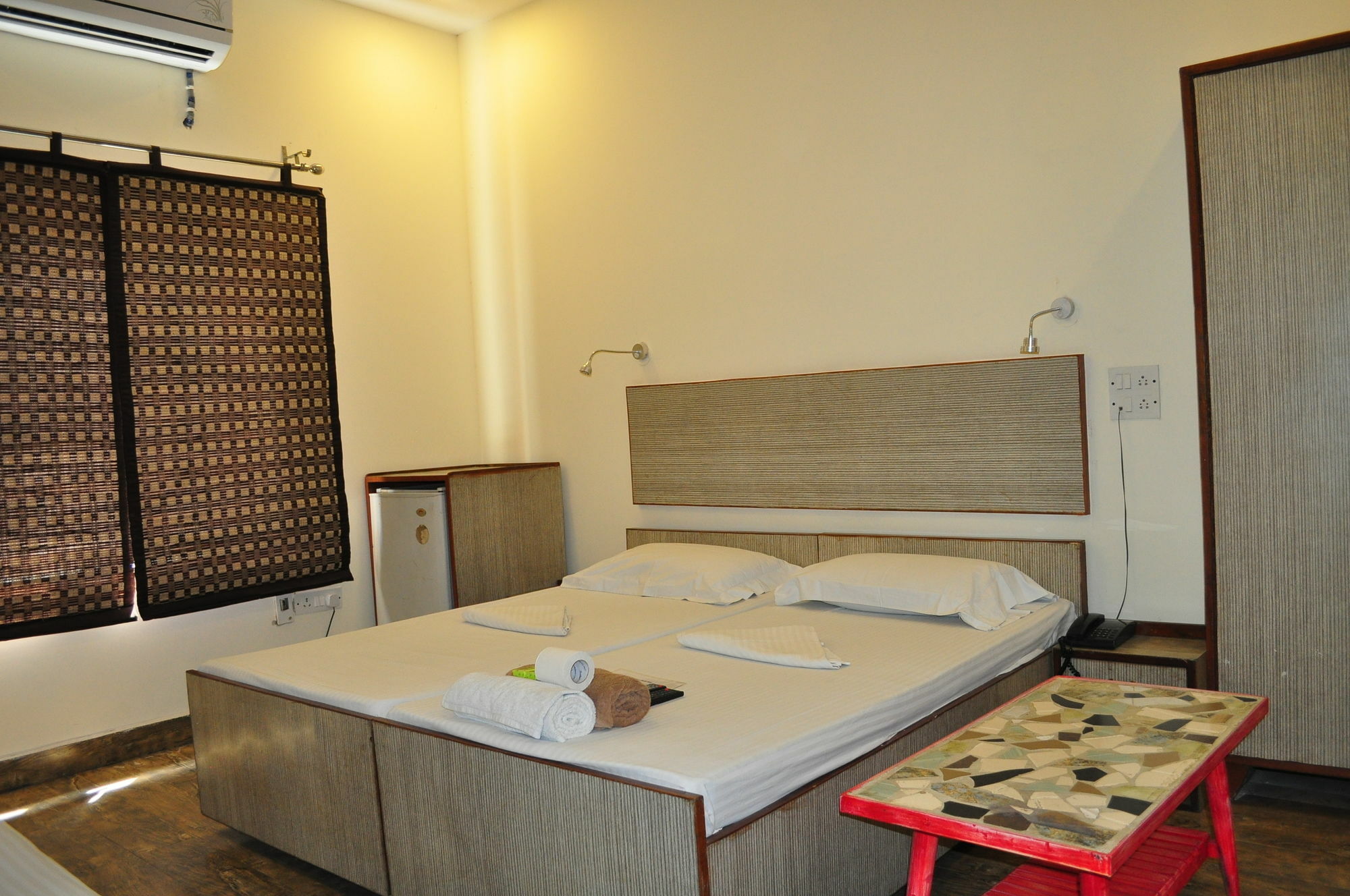 Hotel Kabli Yeni Delhi Dış mekan fotoğraf